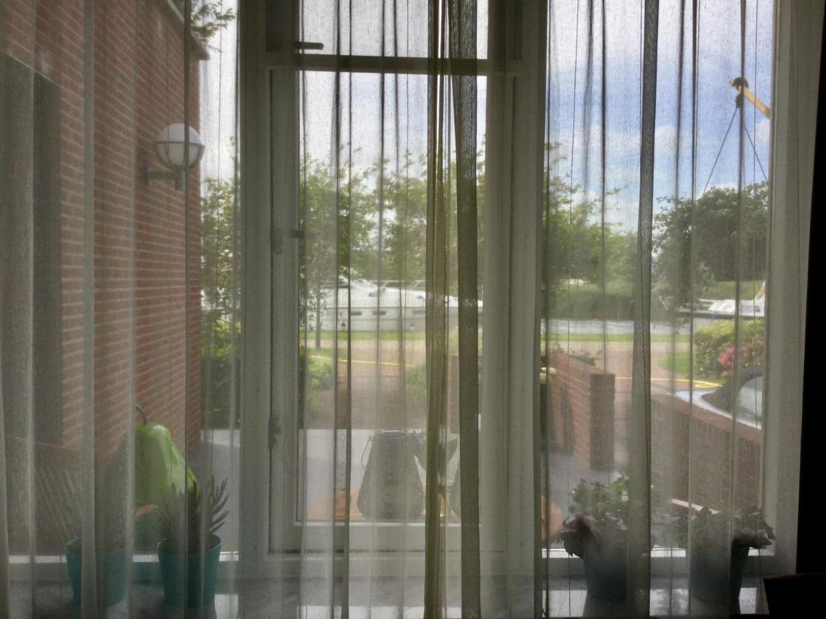 Gastenverblijf Villa Buitenplaats Wergea Contactloos Inchecken Naarderburen Kültér fotó